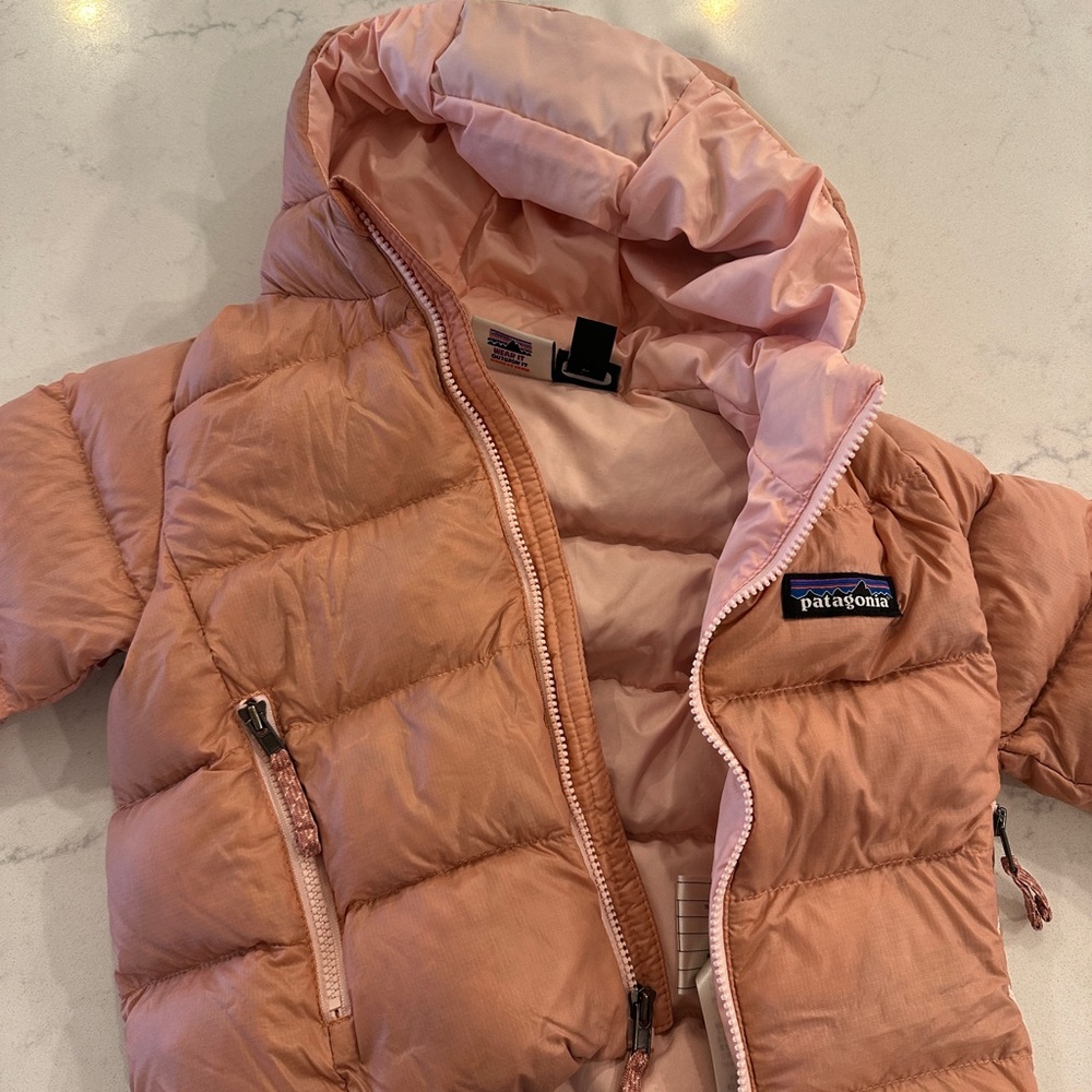 Patagonia Hi-Loft Down Sweater Baby Puffer Jacket in Pink - Picture 3 of 3